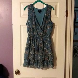 Sleeveless ruffle floral dress size L